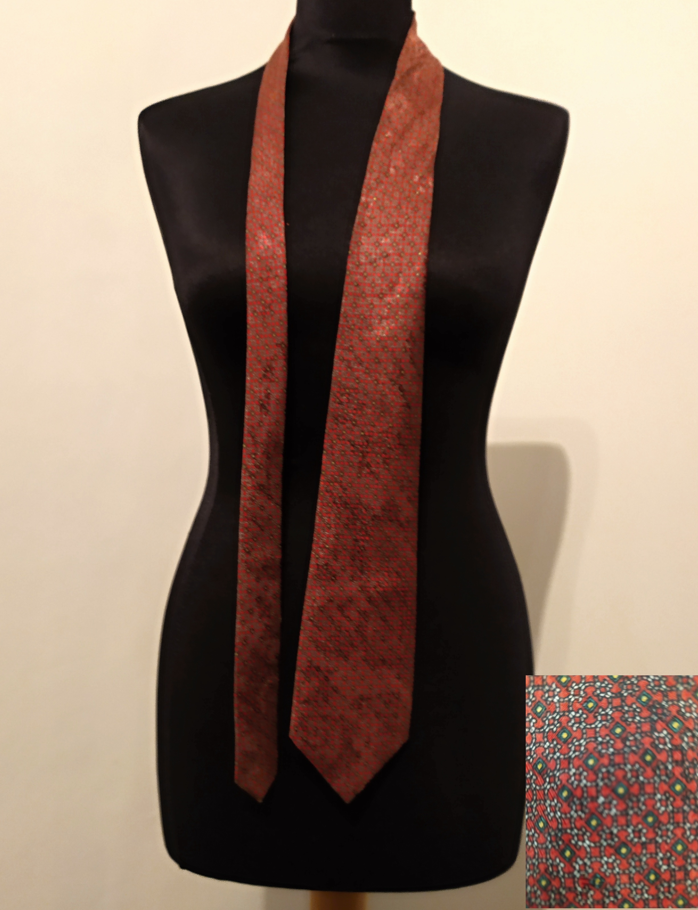 Pánská kravata se vzorem