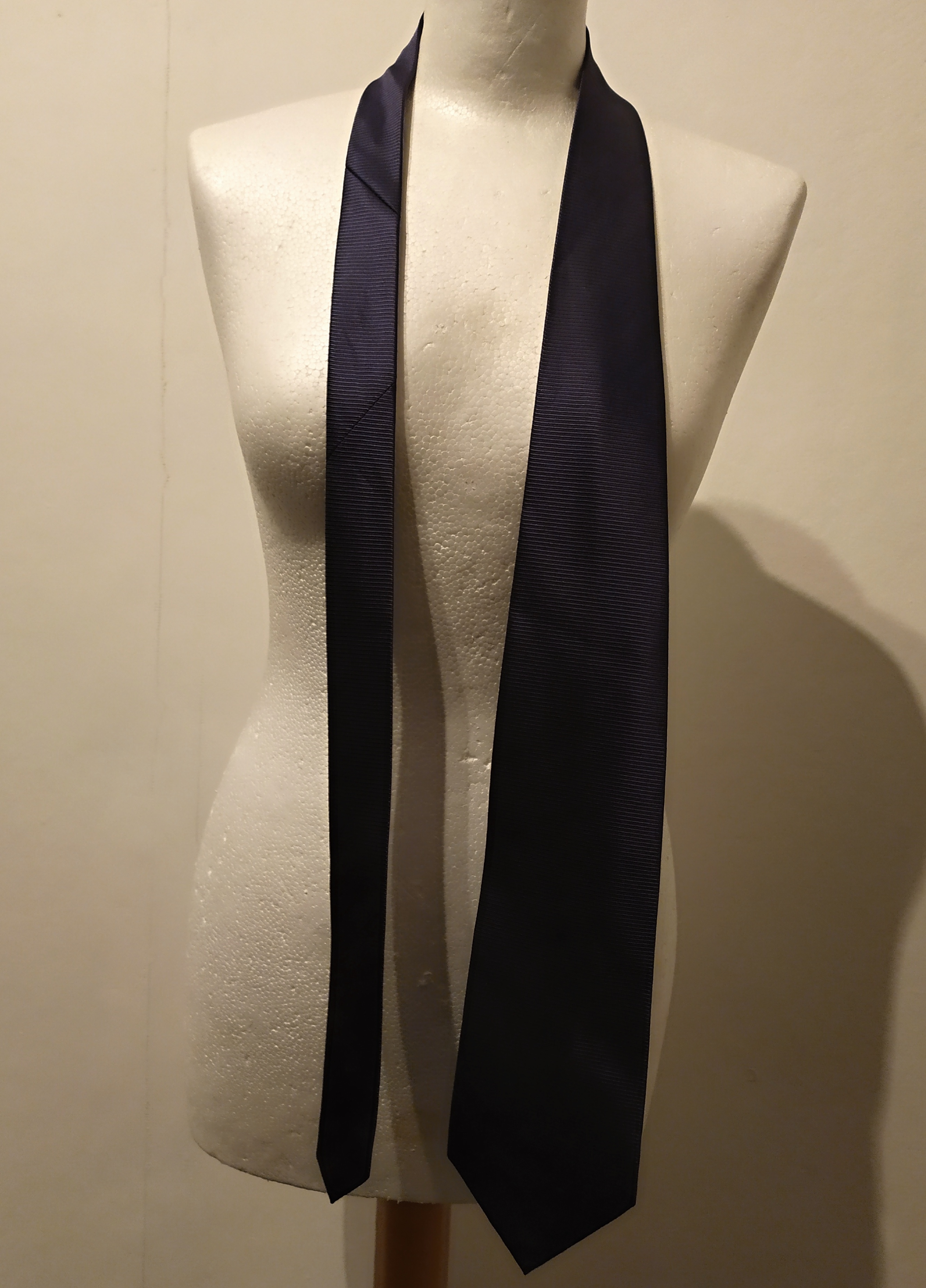 Pánská kravata tmavě modrá