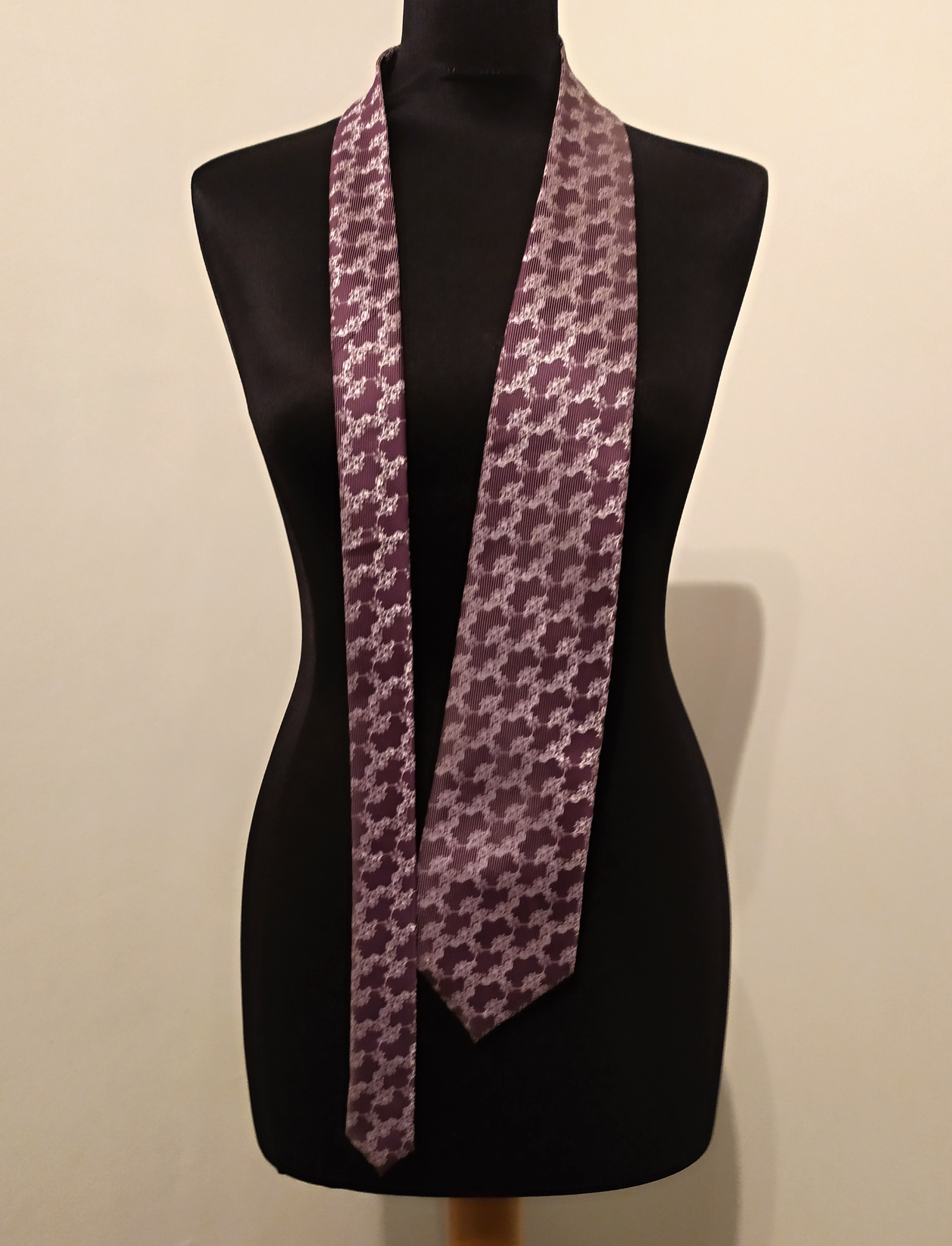 Pánská kravata tm. fialová
