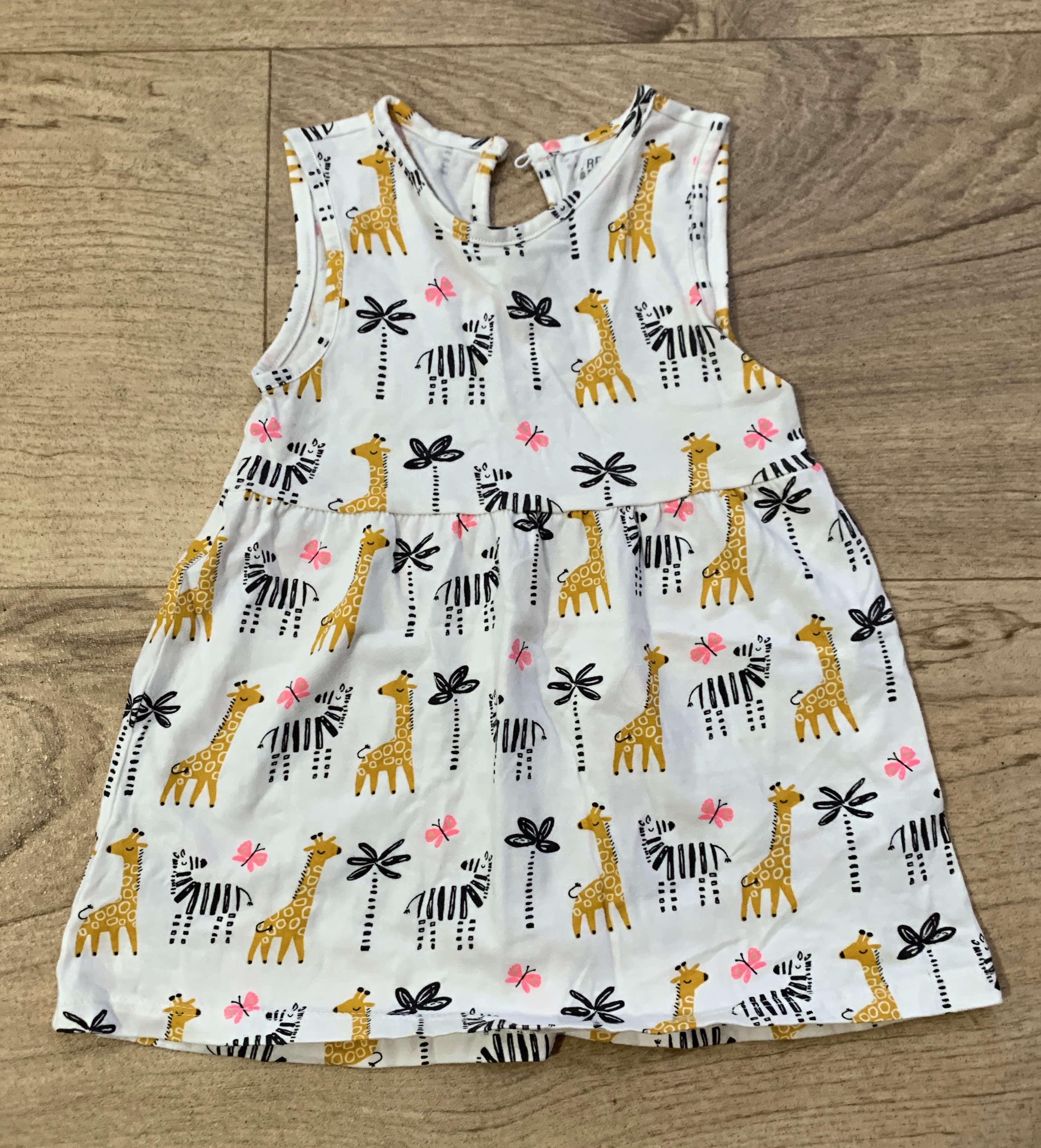Dívčí šaty s žirafami 80