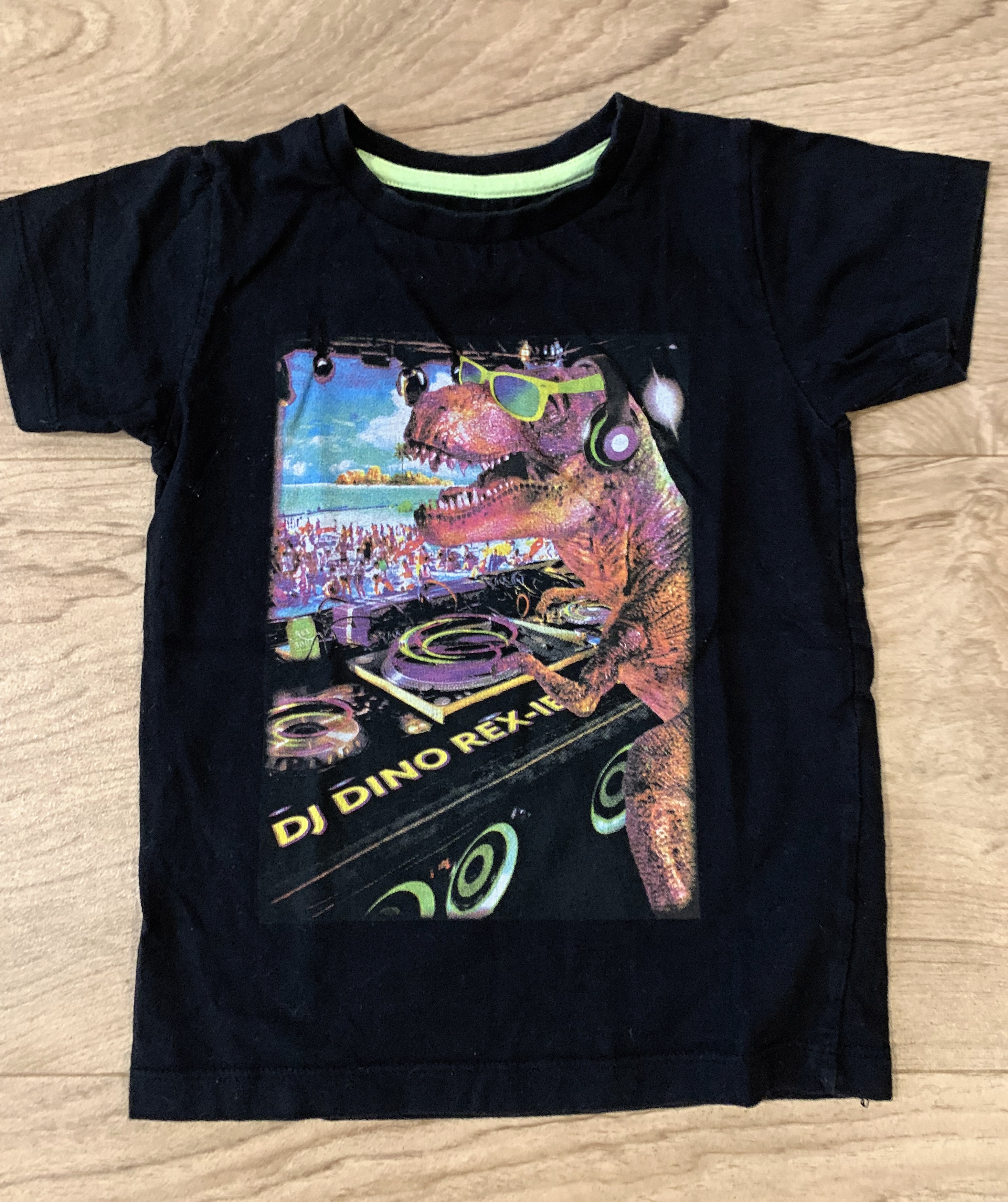 Dětské tričko s dinosaurem 110